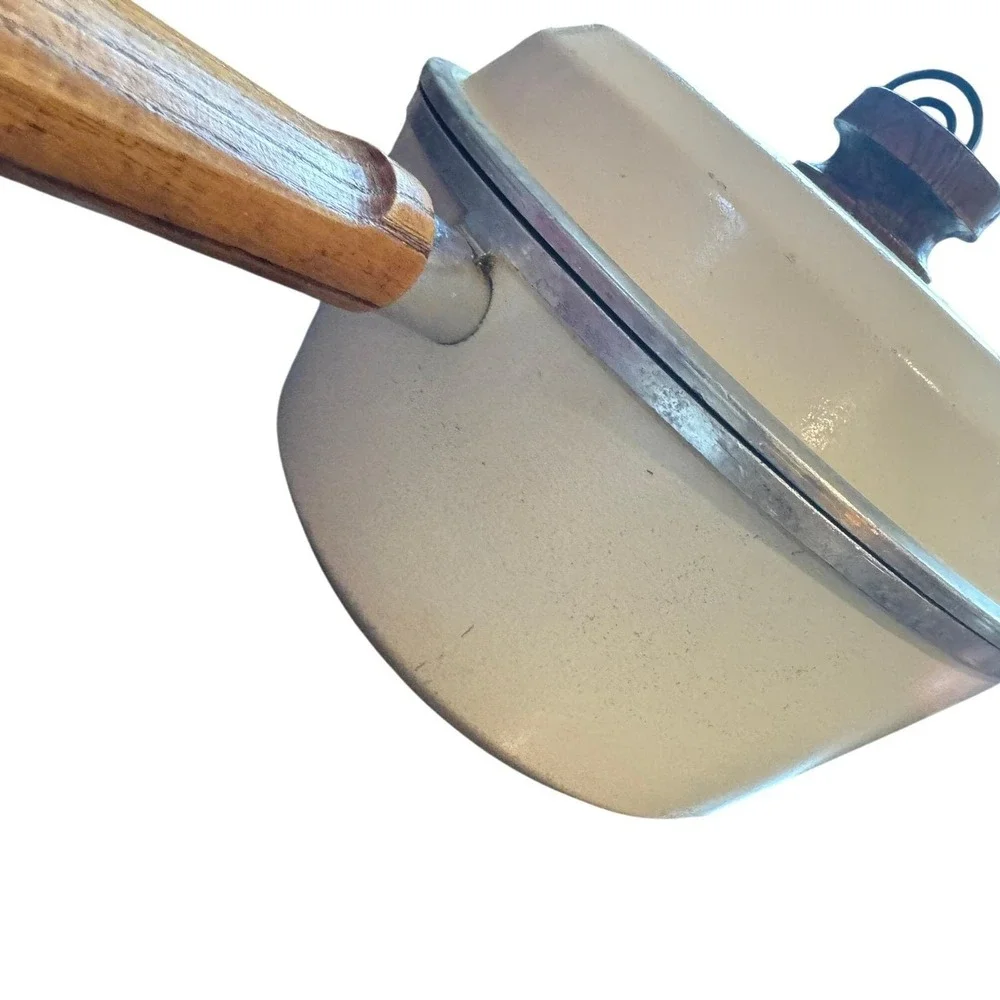 Vintage Club Aluminum Tan Enamel Saucepan with Lid and‎ Faux Wood Handle MCM